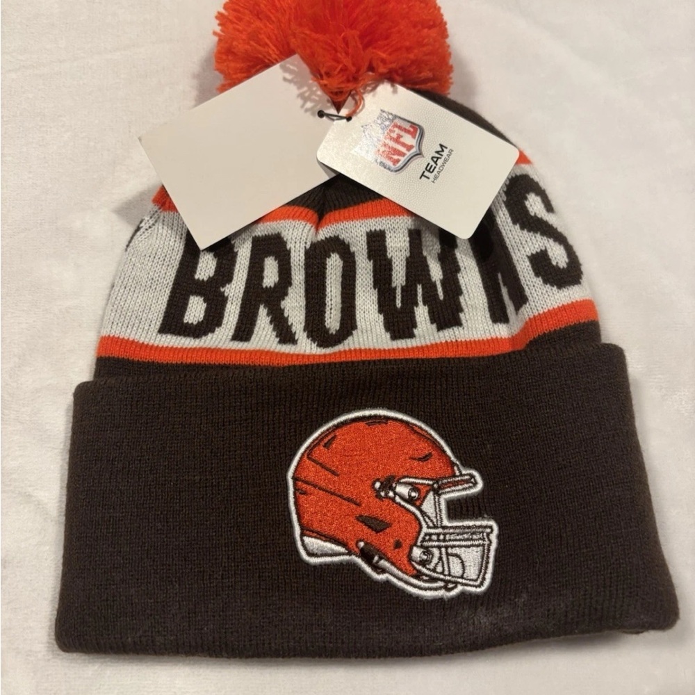 Cleveland browns  Pom Beanie  Hat MVP AUTHENTIC NFL FOOTBALL TEAM KNIT NEW